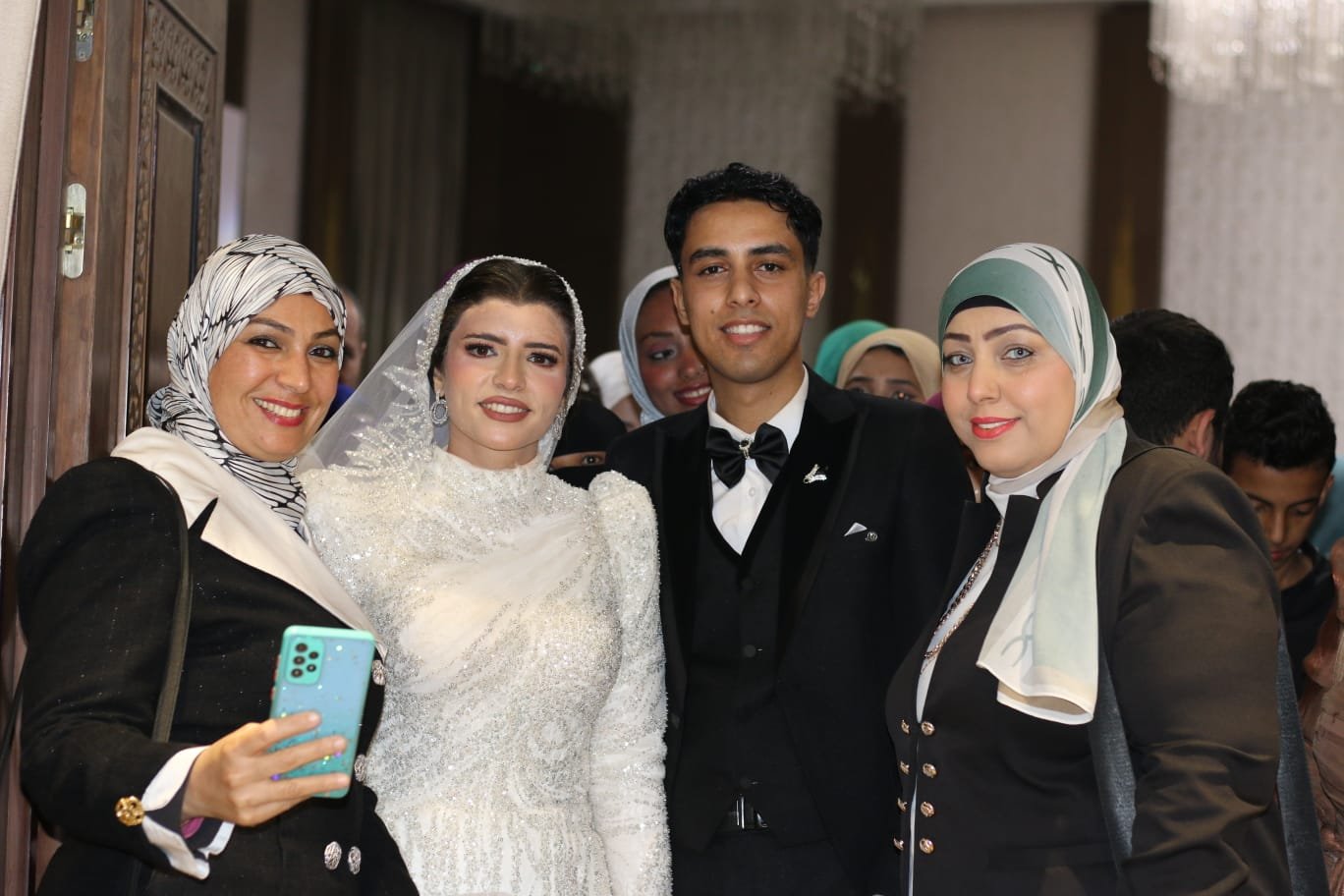 فرحة العروسين